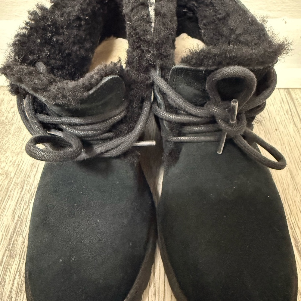 UGG Jeovana